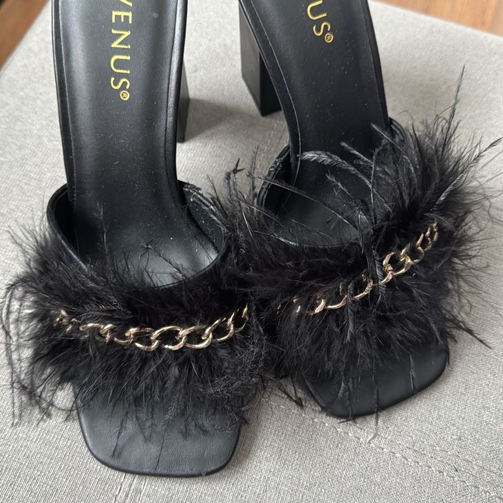NEW Feathered VENUS Black Square Block Heels Sz10 - Picture 2 of 9
